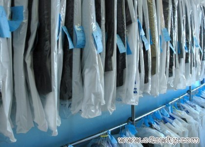 dry-cleaning-racks-of-clothes-420x301.jpg